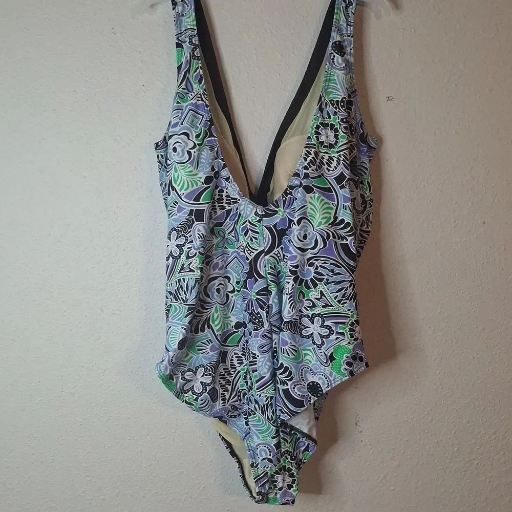 Floral V-Neck Swimsuit size 22W - Picture 3 of 5